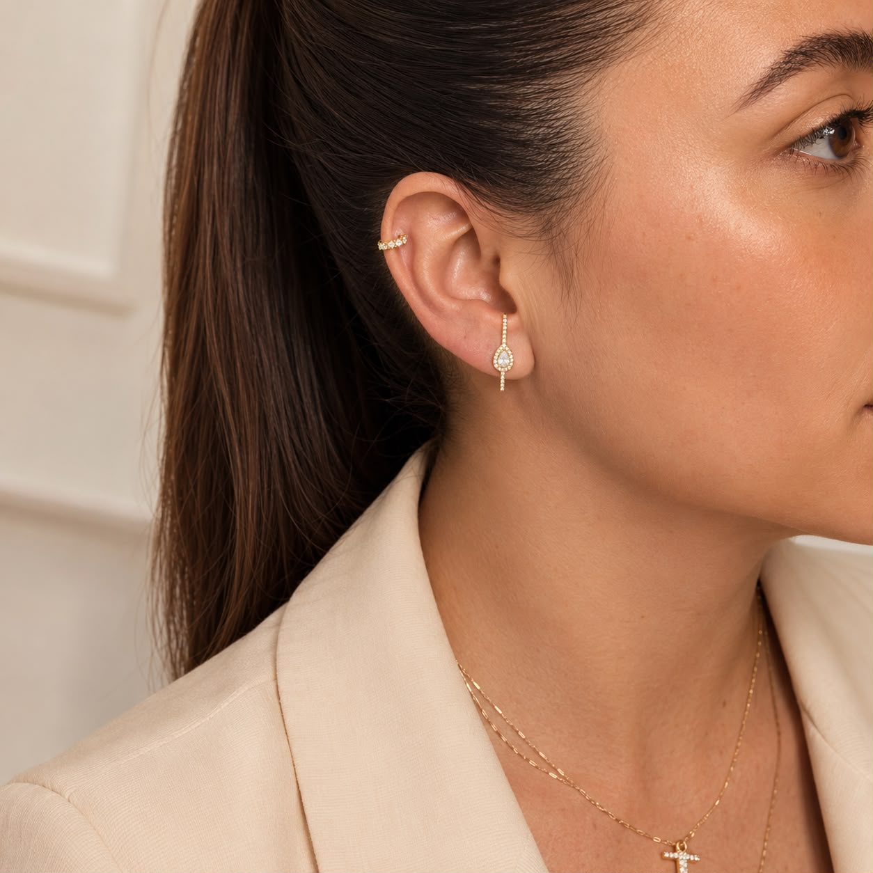 Brinco Ear Hook - cravejado ponto de luz - Sabrina