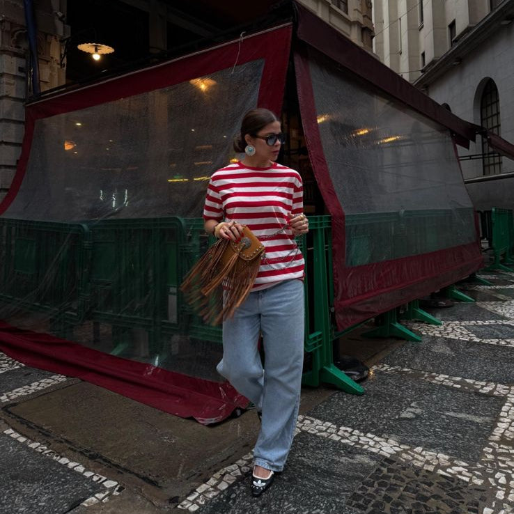 T-SHIRT - LISTRAS VERMELHAS