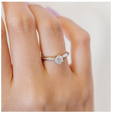 ANEL SOLITÁRIO PEDRA MOISSANITE - PRATA 925 E BANHO DE RÓDIO BRANCO