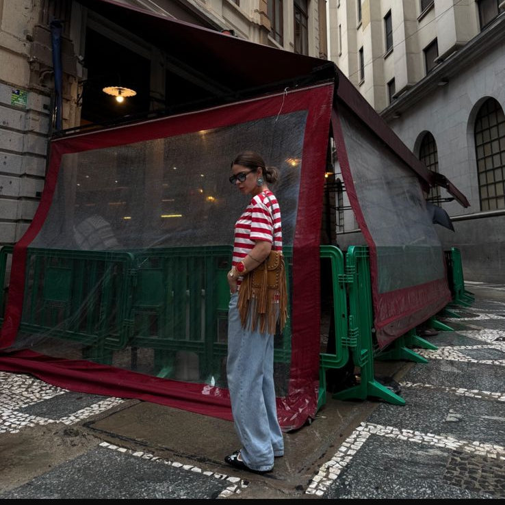 T-SHIRT - LISTRAS VERMELHAS