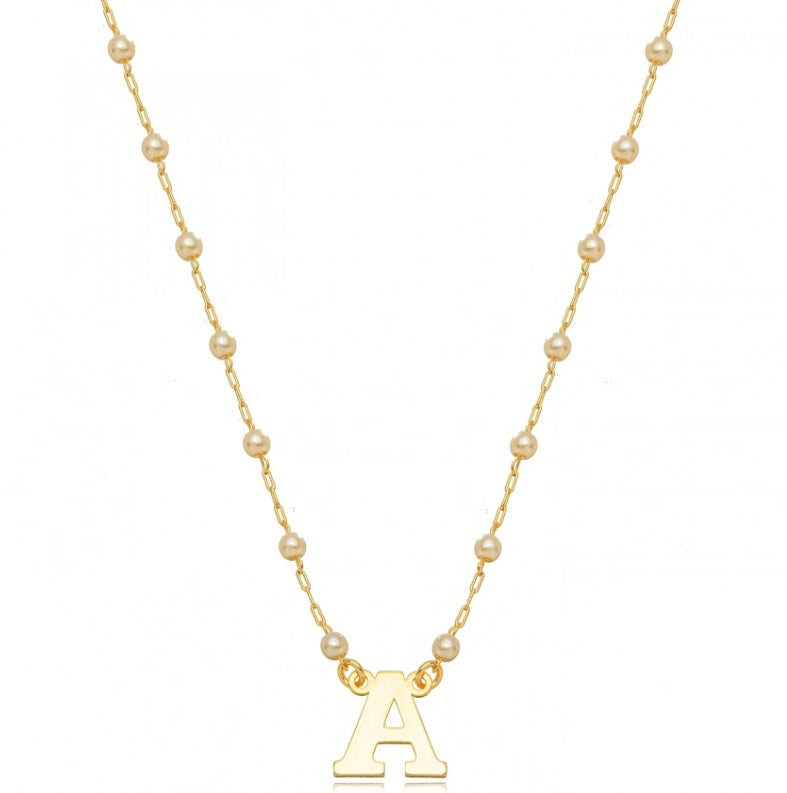Colar Inicial com Pérolas – Banho de Ouro 18k