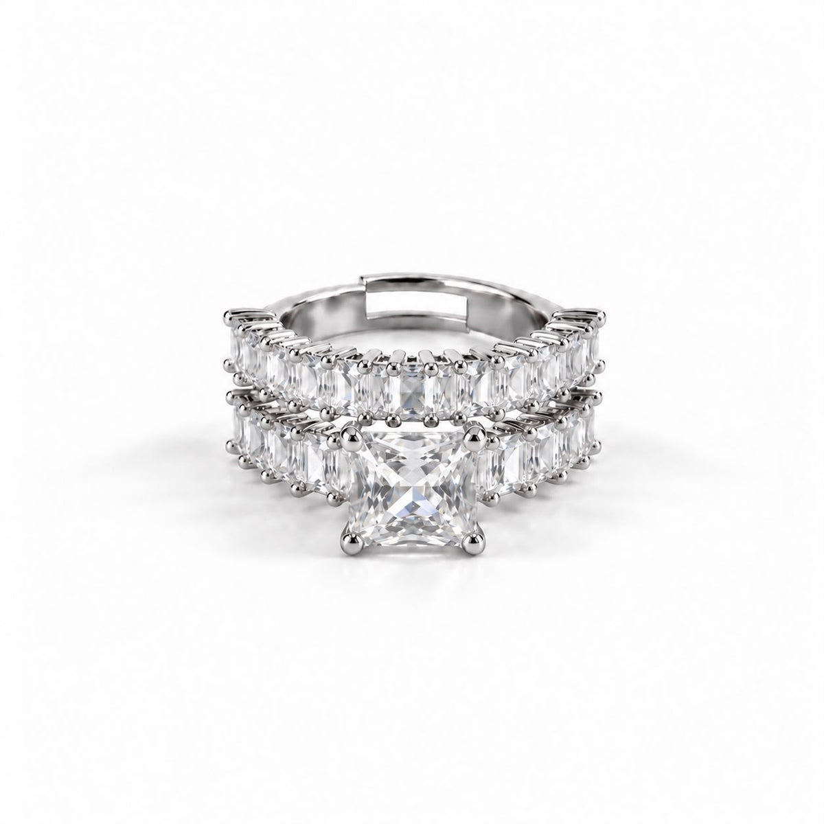 Anel Cravejado Com Pedra Central Branco Cristal - Ajustável